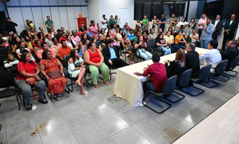 Prefeito Mabel em reunião_