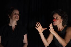 SECULT_ESPETACULO_ENFIM_JAZZ_EM_ALTO_PARAISO_DIRETORA_RHENA_DE_FARIA_E_ATRIZ_LIA_MOTTA_FOTO_DE_BIA_CARVALHO-1215x811_800x534