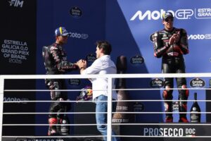 DANIEL VILELA ENTREGA TROFEU MOTO GP 2026 (1)