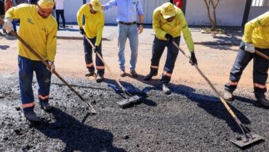 Daniel-Vilela-em-obra-de-asfalto-do-Goias-em-Movimento_Secom_600x600