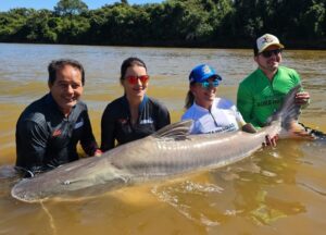 Pescaria-no-Araguaia_Goias-Turismo